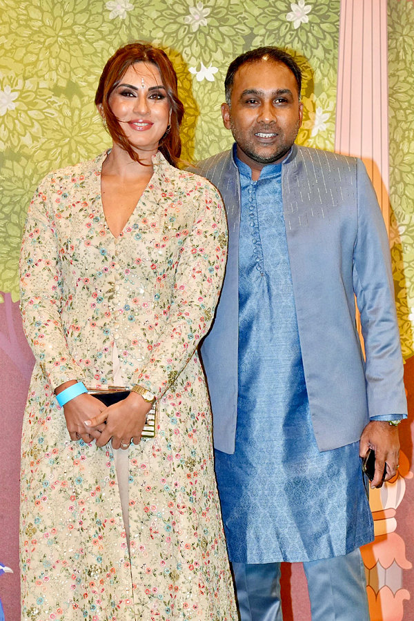 Anant_20Ambani_20Radhika_20Merchant_20Shubh_20Aashirwad_20Ceremony_20Photos_20_285_29.jpg 6