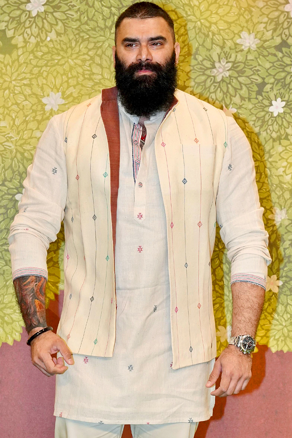 Anant_20Ambani_20Radhika_20Merchant_20Shubh_20Aashirwad_20Ceremony_20Photos_20_289_29.jpg 10