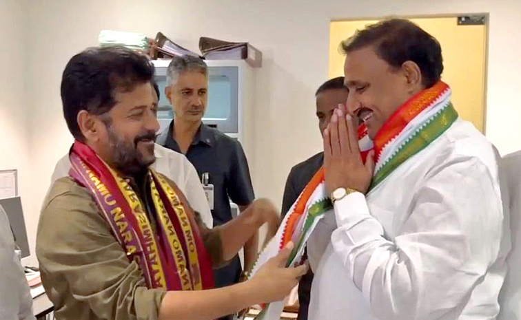 Arekapudi-Gandhi-Joined-Congress.jpg