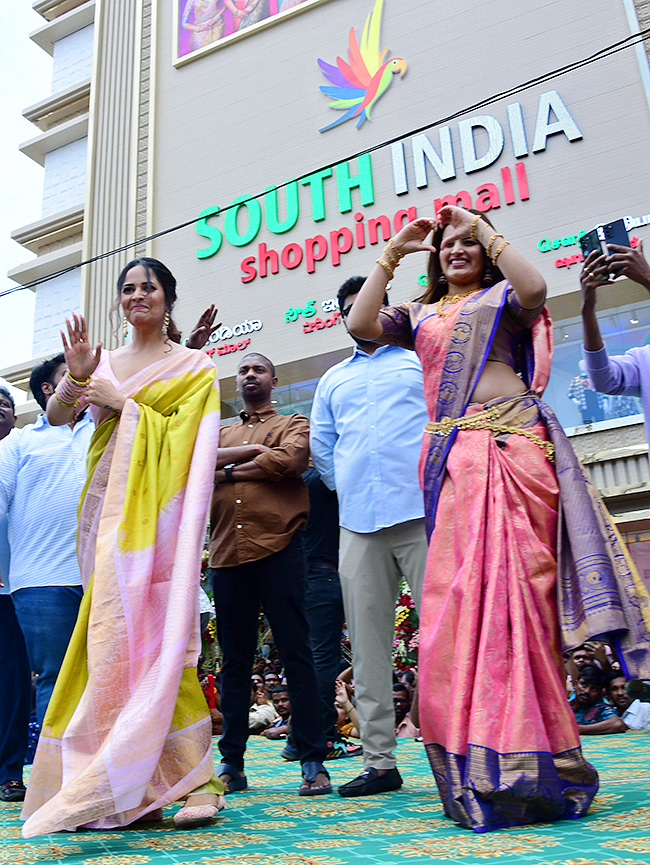 Nidhi_20agarwal_20And_20Anasuya_20Bharadwaj_20At_20Anantapur_20Photos_10.jpg 10