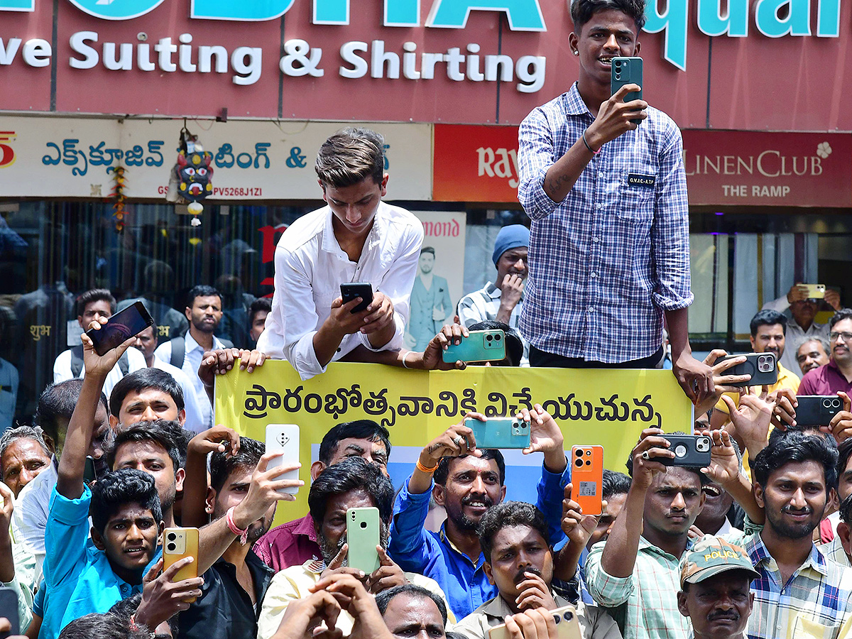 Nidhi_20agarwal_20And_20Anasuya_20Bharadwaj_20At_20Anantapur_20Photos_22.jpg 21