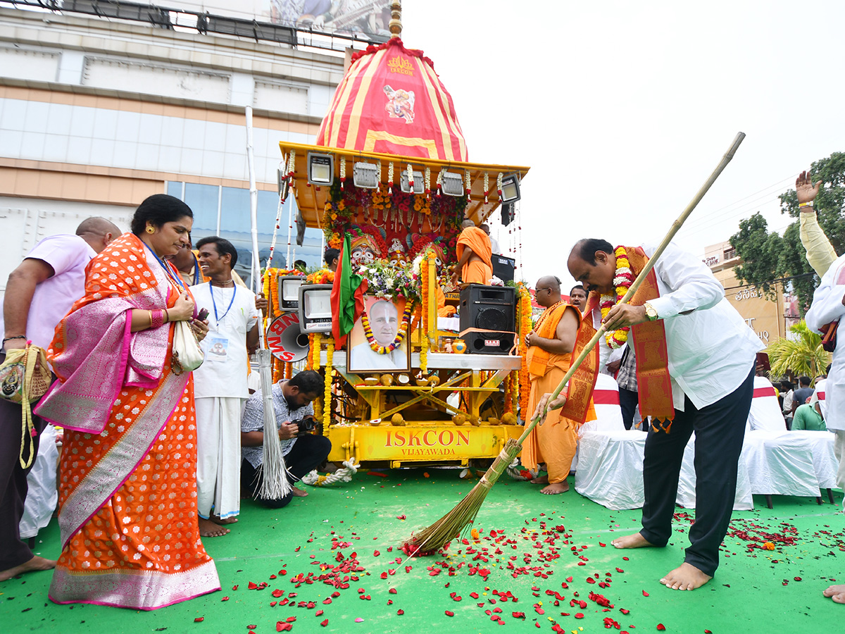 Vijayawada_20_20Sri_20Jagannath_20Ratha_20Yatra_20Photos_12.jpg 12