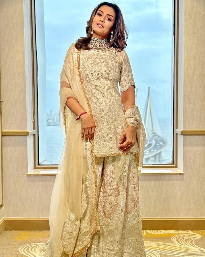 MaheshBabu-NamrataShirodkar_AnantRadhikaWedding_02.jpg 4