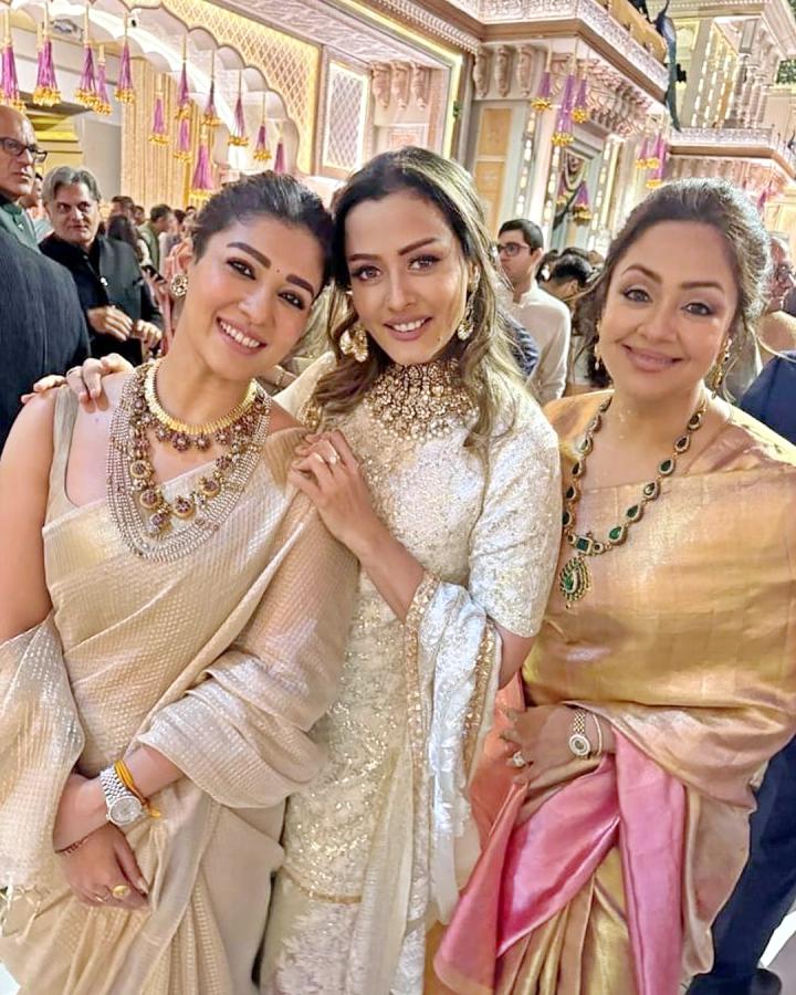 MaheshBabu-NamrataShirodkar_AnantRadhikaWedding_04.jpg 6