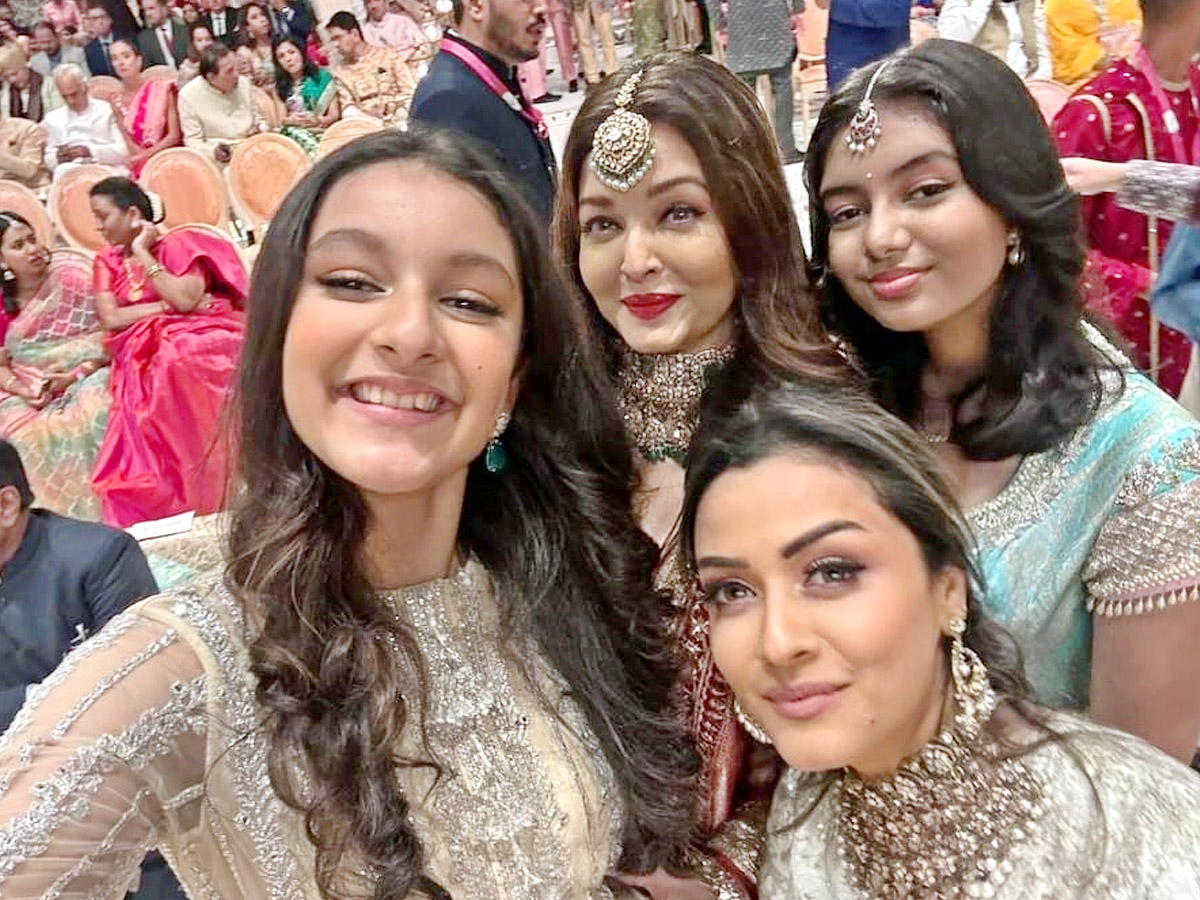 MaheshBabu-NamrataShirodkar_AnantRadhikaWedding_05.jpg 8