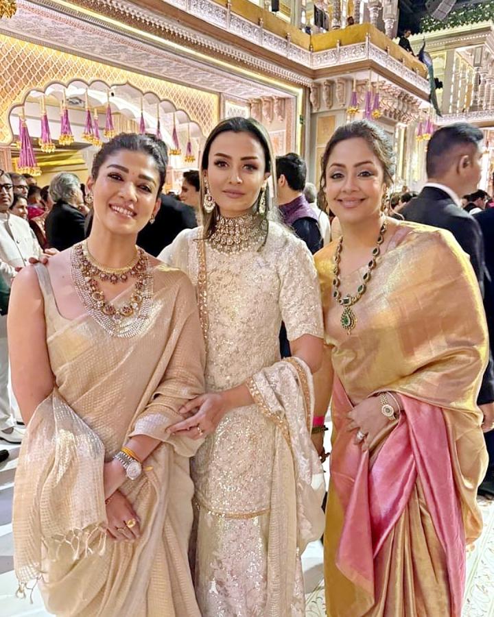 MaheshBabu-NamrataShirodkar_AnantRadhikaWedding_07.jpg 10