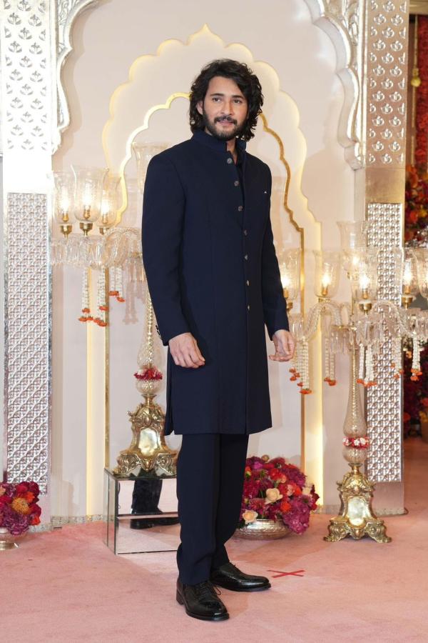 MaheshBabu-NamrataShirodkar_AnantRadhikaWedding_10.jpg 2