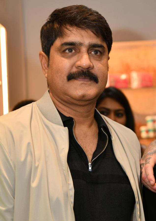 TBC-Luxury-Saloon-Launch-By-Tollywood-Celebreties-Photos-03.jpeg 3