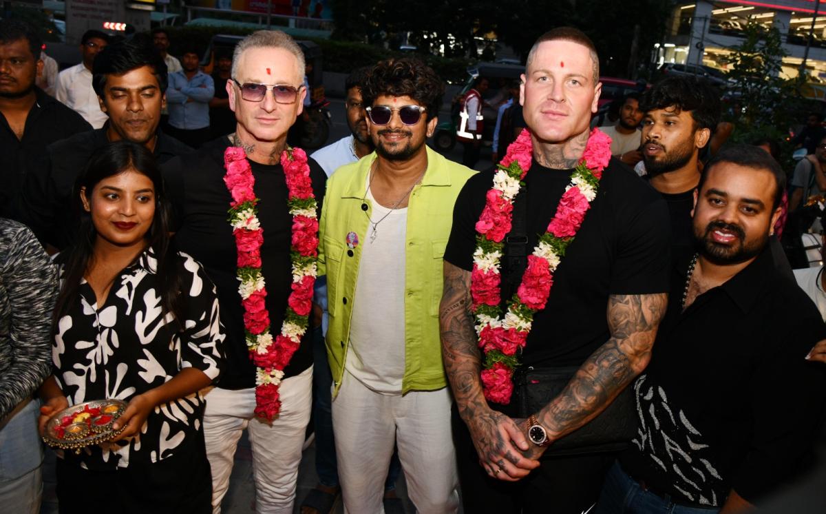TBC-Luxury-Saloon-Launch-By-Tollywood-Celebreties-Photos-16.jpeg 15