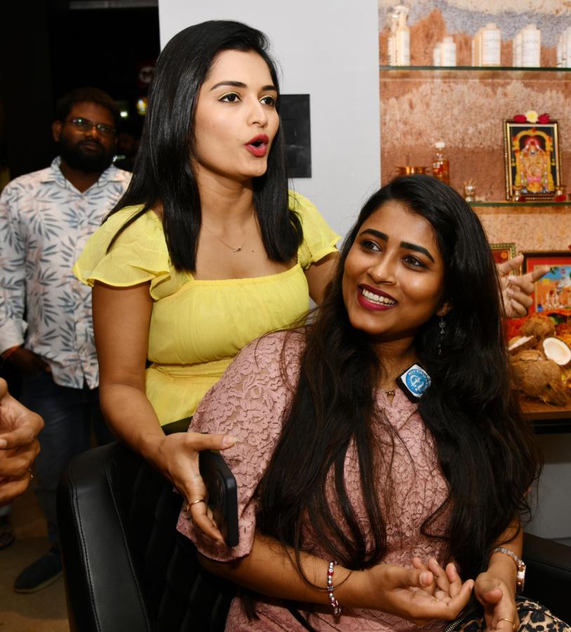 TBC-Luxury-Saloon-Launch-By-Tollywood-Celebreties-Photos-39.jpeg 38