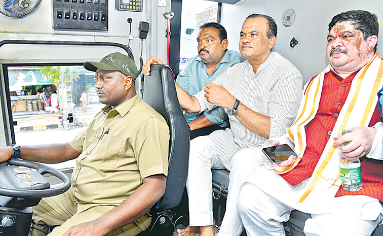 ponnam.jpg