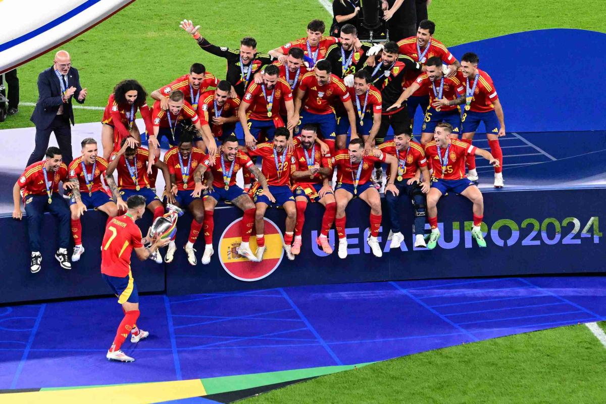 Euro-Champion-Spain-04.jpg 4