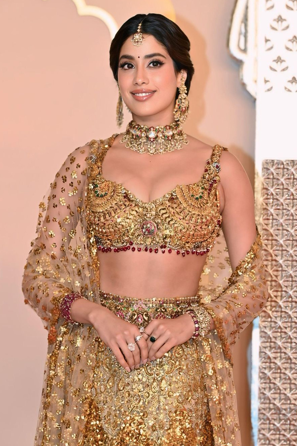 Janhvi_Kushi-Kapoor-4.jpg 5