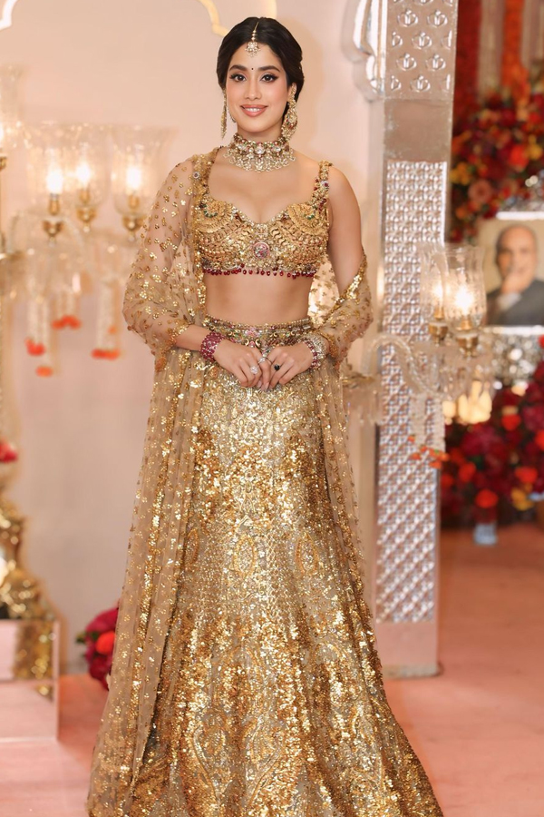 Janhvi_Kushi-Kapoor-5.jpg 6