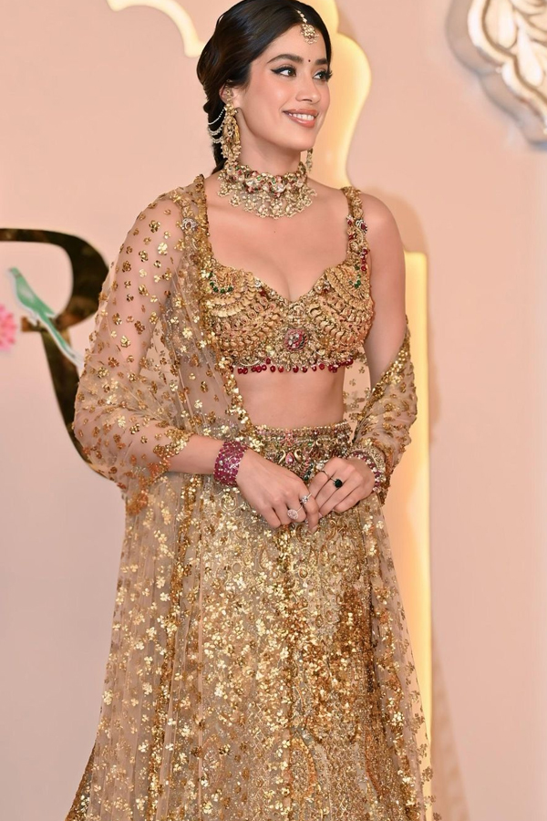 Janhvi_Kushi-Kapoor-7.jpg 8