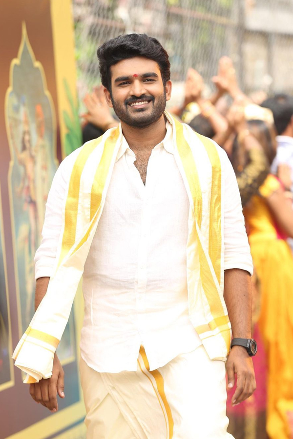 Kiran-Abbavaram-10_0.jpg 11