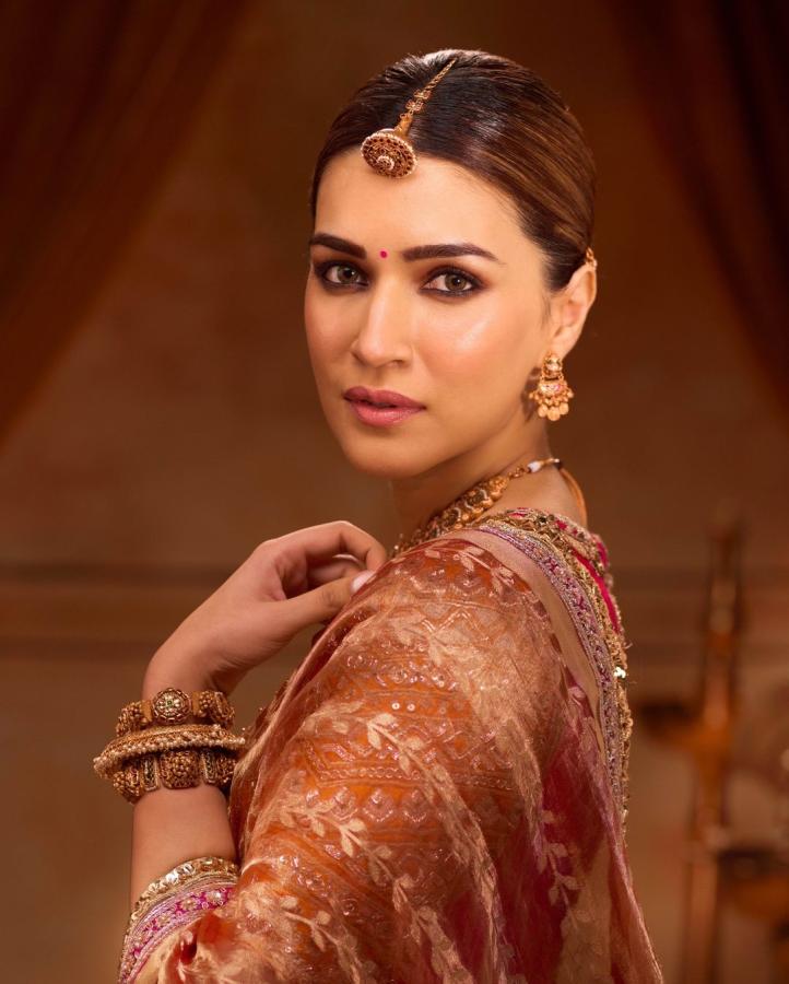KritiSanon-02.jpg 2