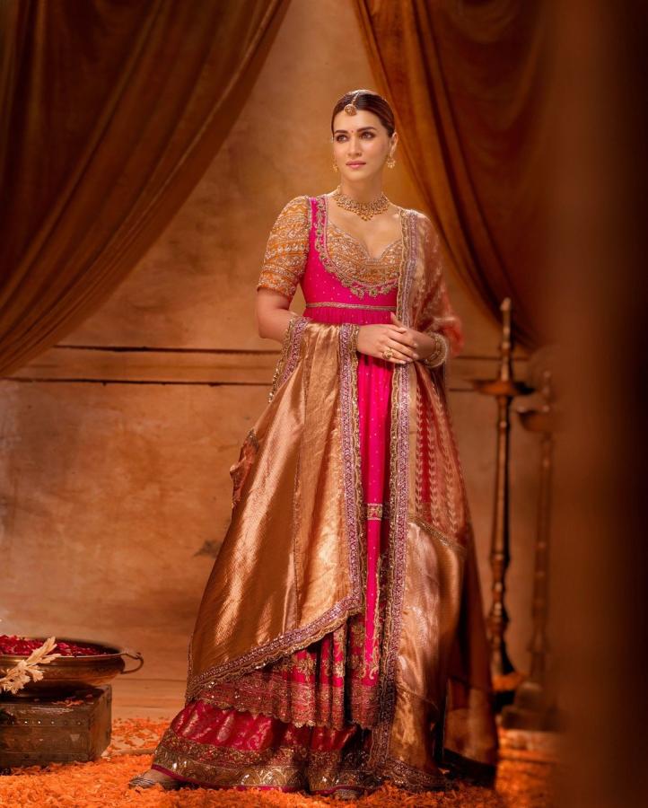 KritiSanon-05.jpg 5