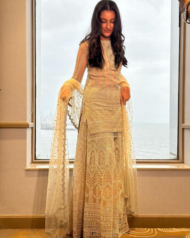 Sitara-03.jpg 10