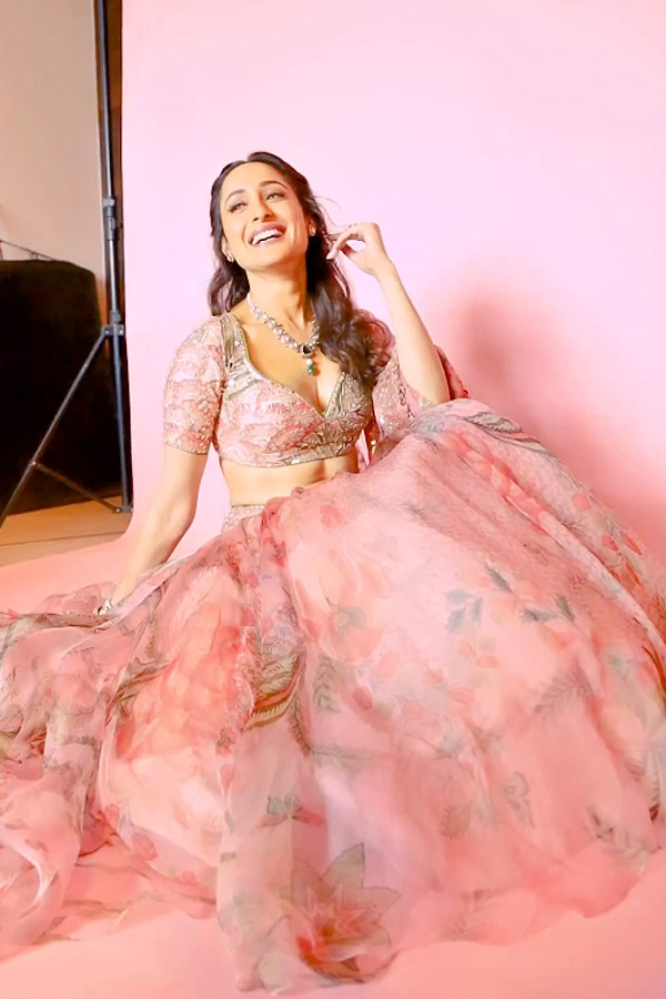 Actress_20Pragya_20Jaiswal_20Latest_20Cute_20Photos_20In_20Pink_20Long_20Dress_20Photos_20_284_29.jpg 3