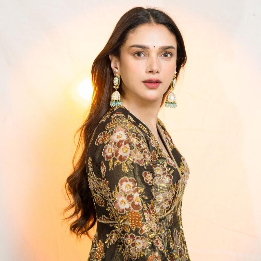 AditiRaoHydari-02.jpg 5