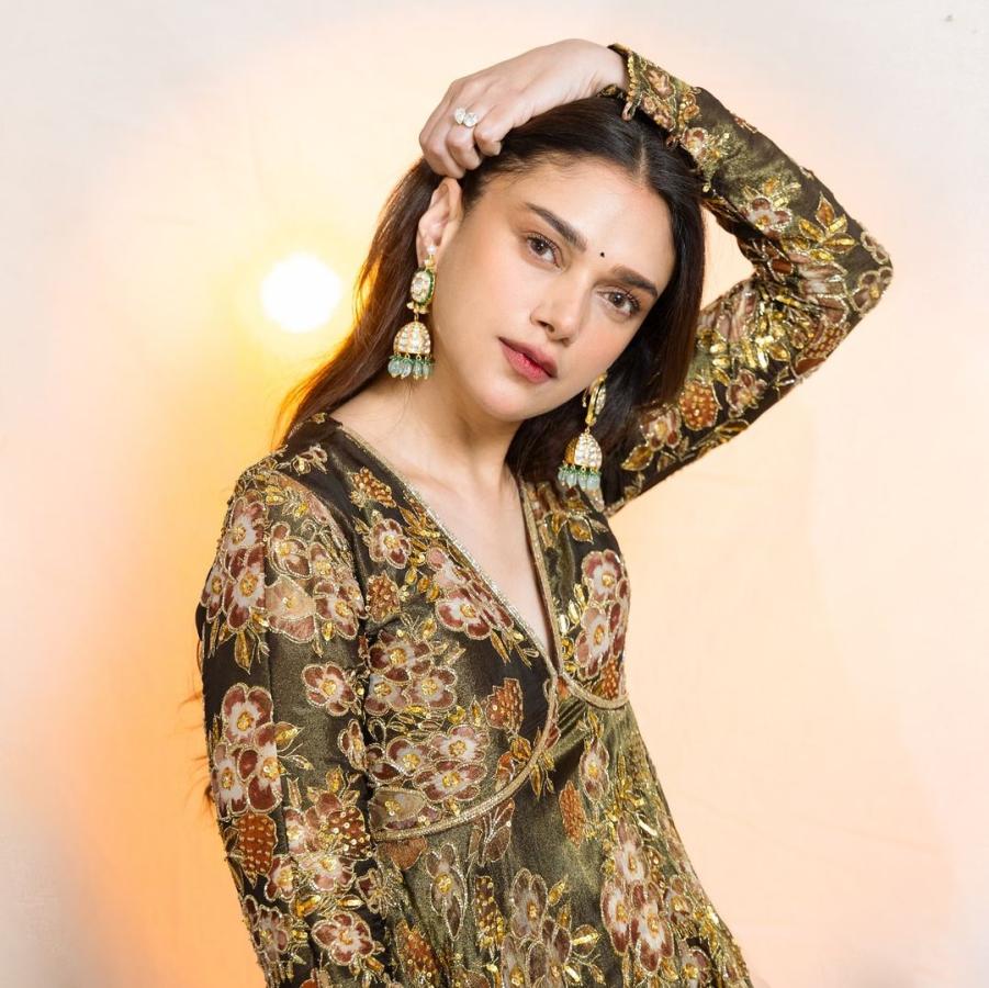 AditiRaoHydari-04.jpg 4