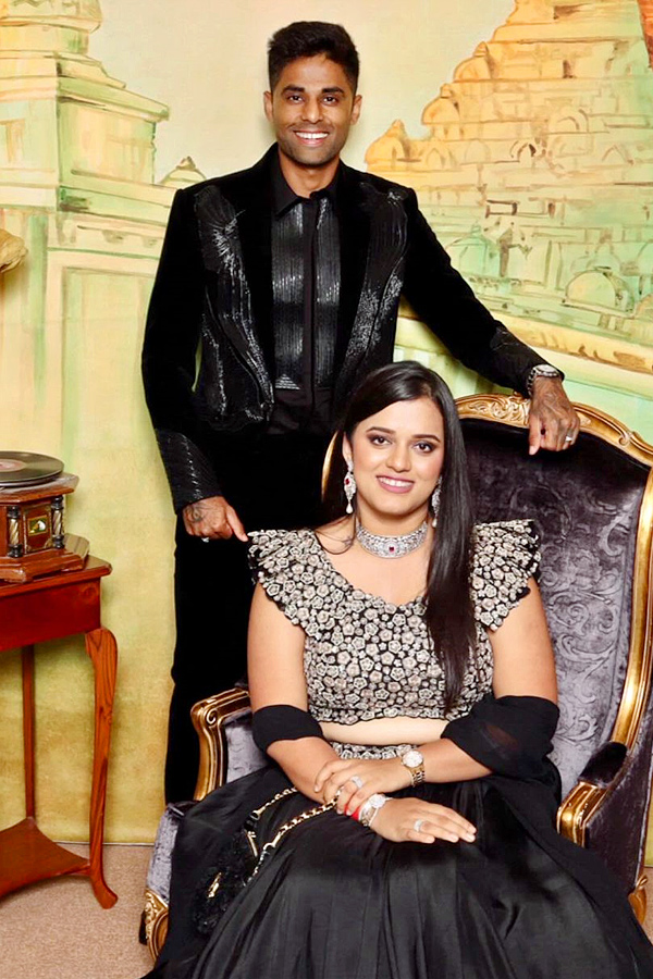 Suryakumar_20Yadav_20And_20His_20Wife_20Are_20Melting_20Hearts_20With_20Their_20Adorableness_20Photos_20_2811_29.jpg 12