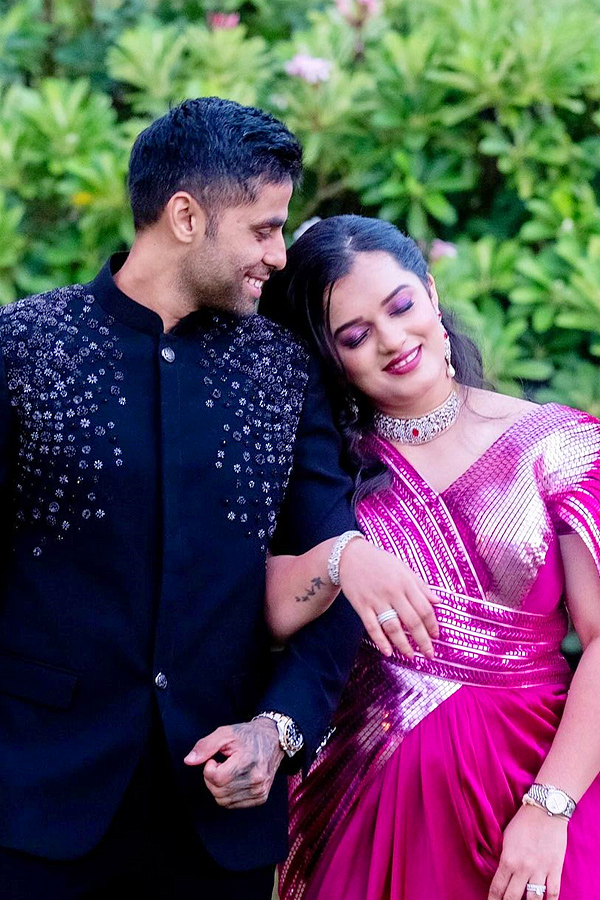 Suryakumar_20Yadav_20And_20His_20Wife_20Are_20Melting_20Hearts_20With_20Their_20Adorableness_20Photos_20_281_29.jpg 2