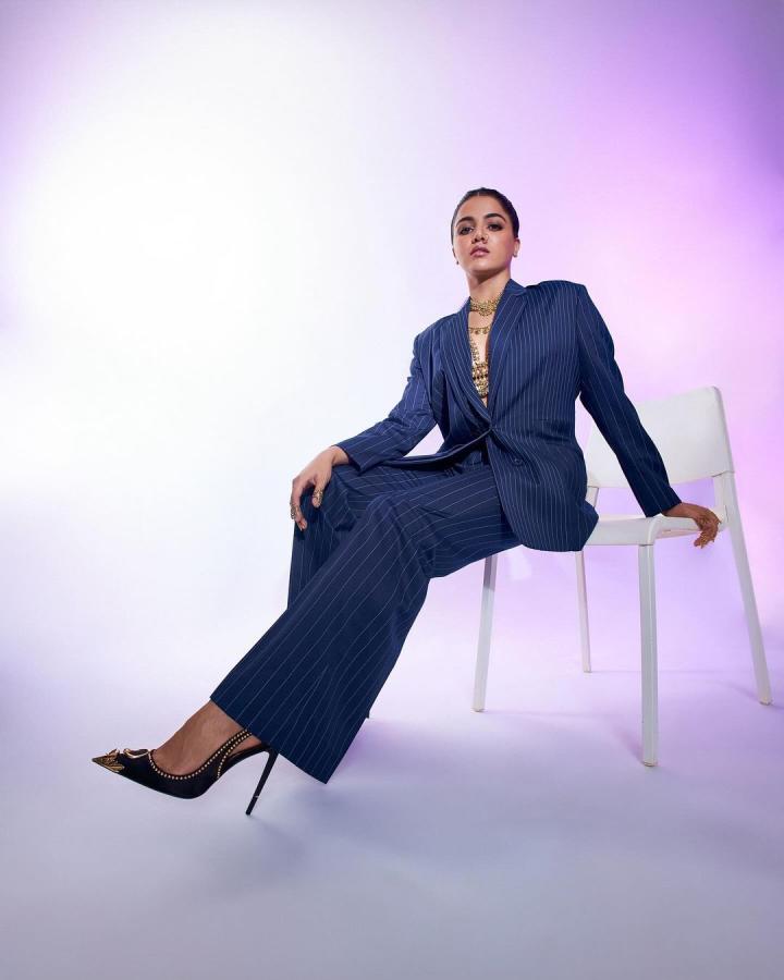 WamiqaGabbi-12.jpg 12