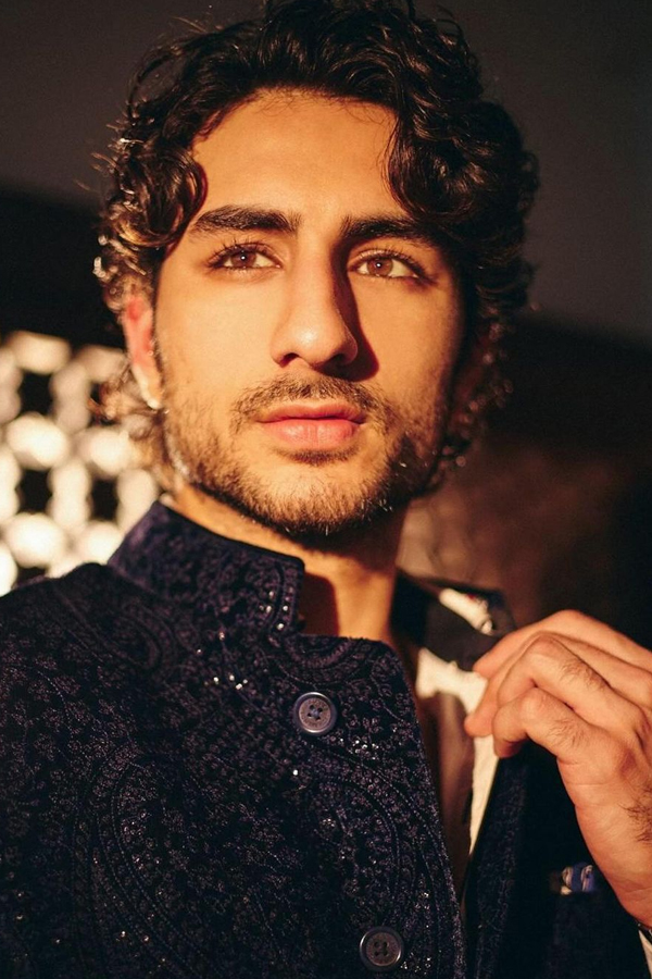 Sara-Ali-Khan_Ibrahim-Ali-Khan-10.jpg 11