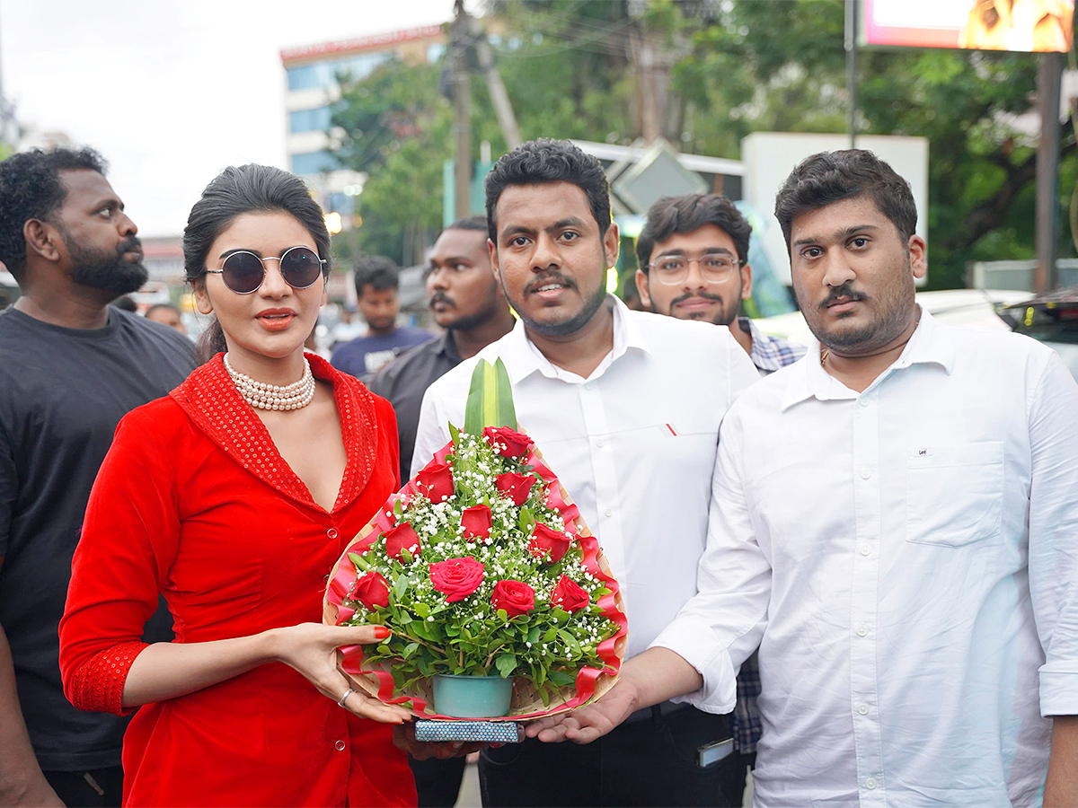 Vijayawada_20Actress_20Varsha_20launched_20Amjad_20Habib_20Premium_20Salon_20Photos__20_2816_29.jpg 16