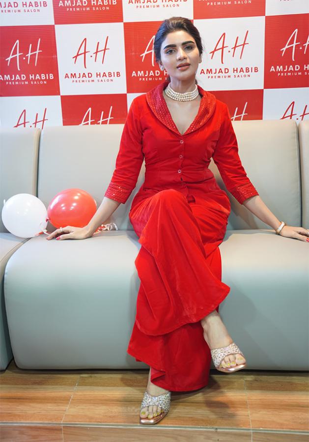 Vijayawada_20Actress_20Varsha_20launched_20Amjad_20Habib_20Premium_20Salon_20Photos__20_288_29.jpg 8