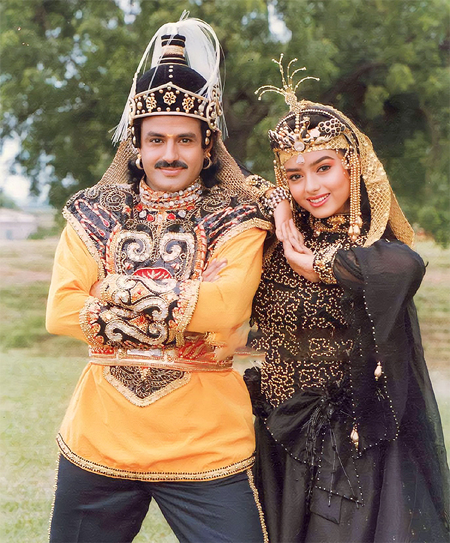 Actress_20Soundarya_20Unseen_20Photos_14.jpg 13