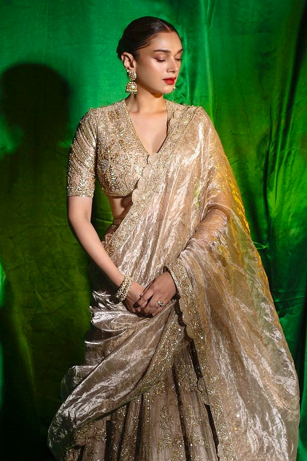 Aditi_20Rao_20Hydari_20Latest_20photos_20_2810_29.jpg 12