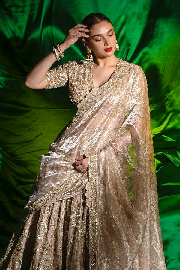Aditi_20Rao_20Hydari_20Latest_20photos_20_2812_29.jpg 14