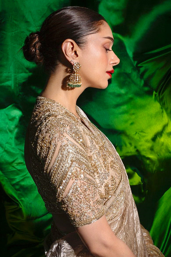 Aditi_20Rao_20Hydari_20Latest_20photos_20_281_29.jpg 3