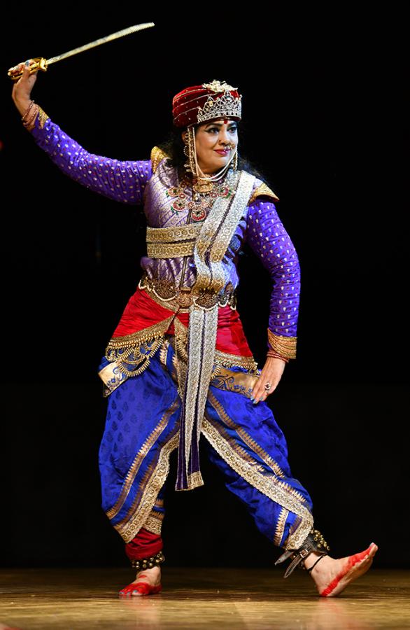 Kakatiyam_20Dance_20Form_20Impressed_20in_20Rabindra_20Bharati_16.jpg 12