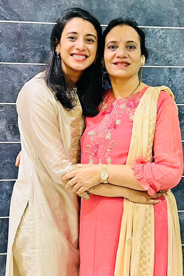 Smriti_20Mandhana_20Birthday_20Speical_20Photos_20_2818_29.jpg 18