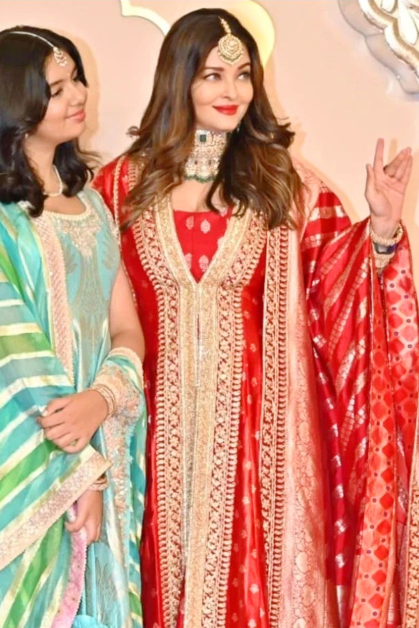 Aishwarya_20Rai_20and_20daughter_20Aaradhya_20Latest_20photos_20Goes_20Viral_20In_20Social_20Media_20_2826_29.jpg 2