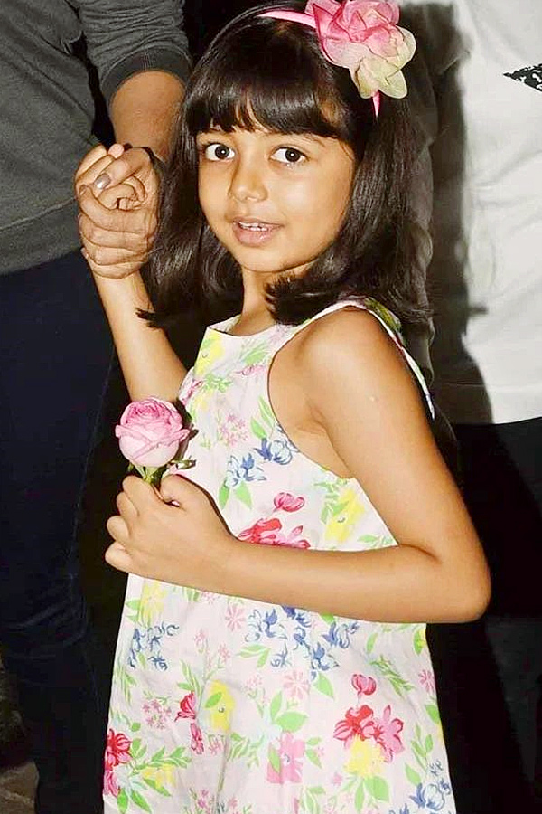 Aishwarya_20Rai_20and_20daughter_20Aaradhya_20Latest_20photos_20Goes_20Viral_20In_20Social_20Media_20_284_29.jpg 11