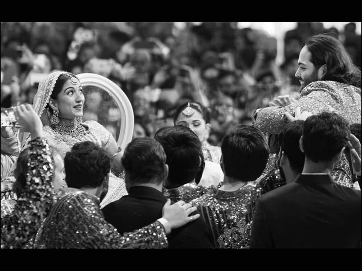 Radhika-Merchant_Anant-Ambani_Wedding-Pics-14.jpg 15