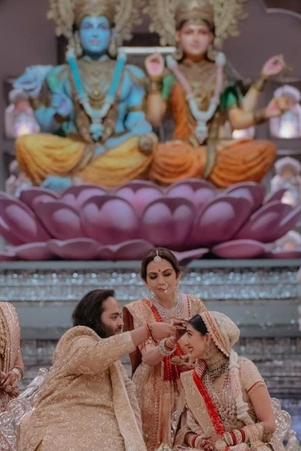 Radhika-Merchant_Anant-Ambani_Wedding-Pics-21.jpg 22