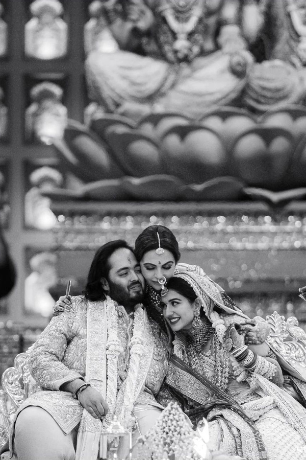 Radhika-Merchant_Anant-Ambani_Wedding-Pics-22.jpg 23