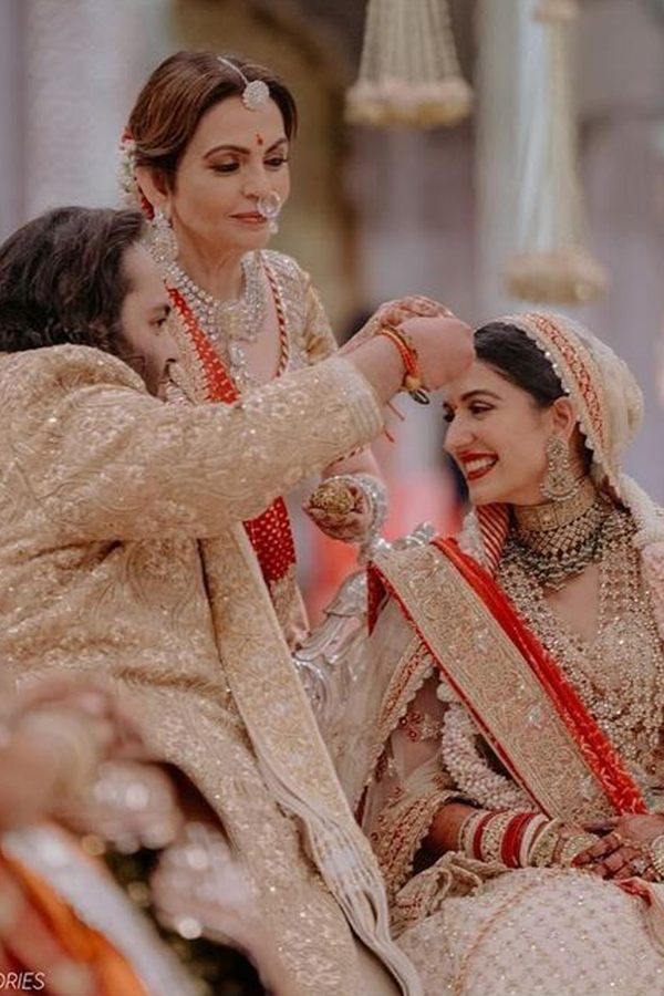 Radhika-Merchant_Anant-Ambani_Wedding-Pics-23.jpg 24
