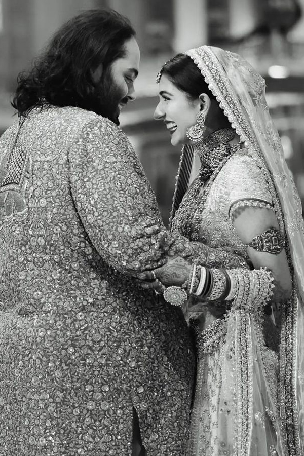 Radhika-Merchant_Anant-Ambani_Wedding-Pics-24.jpg 25