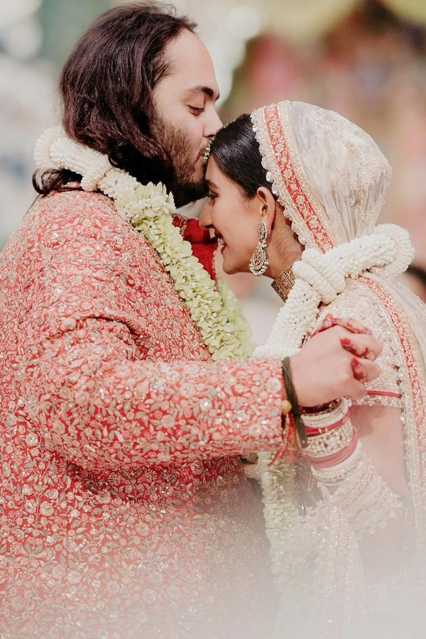 Radhika-Merchant_Anant-Ambani_Wedding-Pics-25.jpg 26