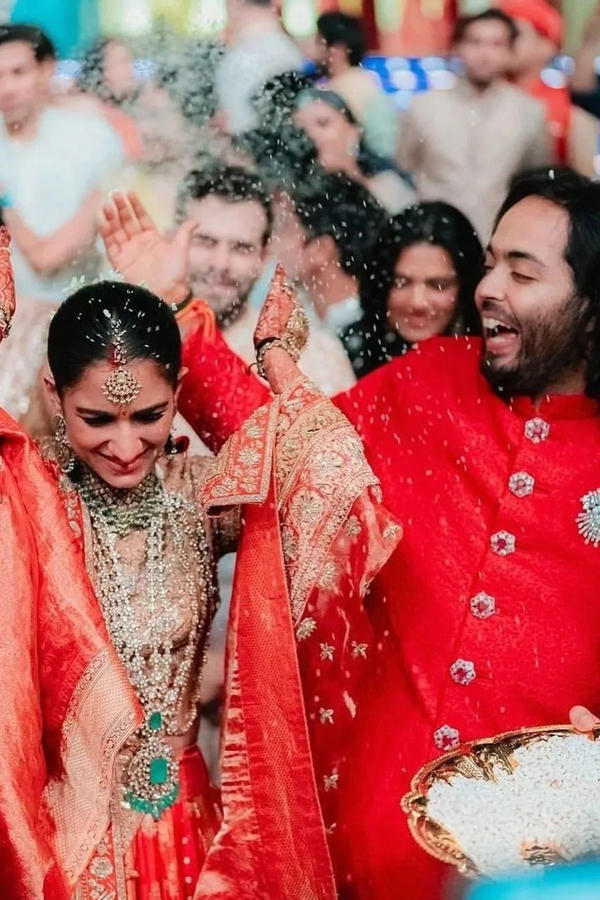 Radhika-Merchant_Anant-Ambani_Wedding-Pics-32.jpg 33