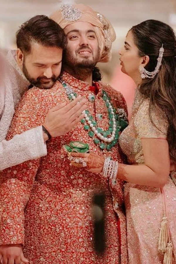 Radhika-Merchant_Anant-Ambani_Wedding-Pics-5.jpg 6