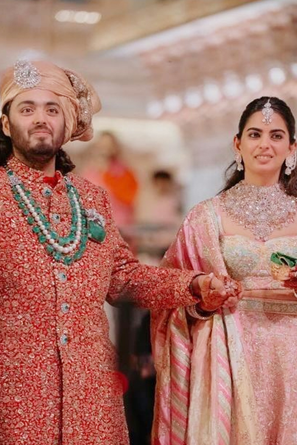 Radhika-Merchant_Anant-Ambani_Wedding-Pics-7.jpg 8