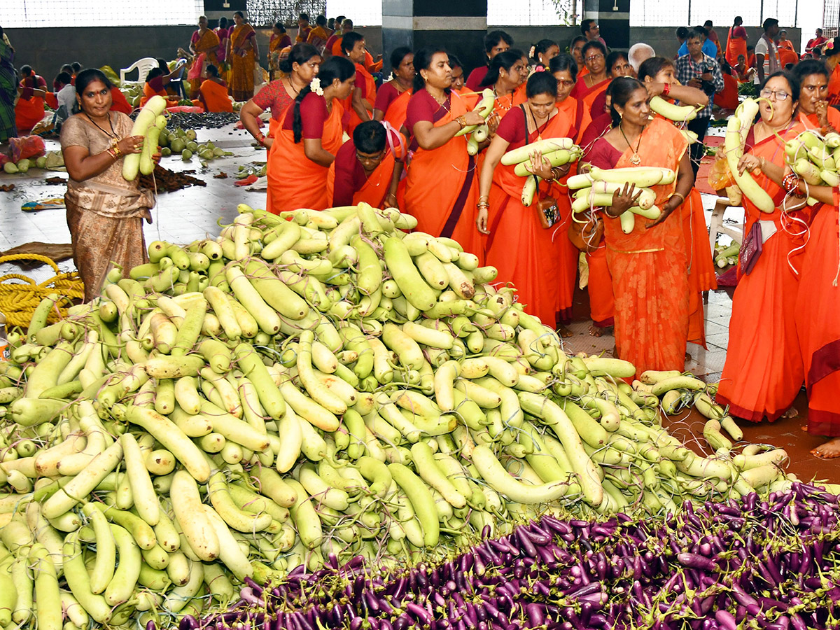 Shakambari_20festival_202024_20at_20Vijayawada_20Kanaka_20Durga_20Temple_20Photos__20_2815_29.jpg 15